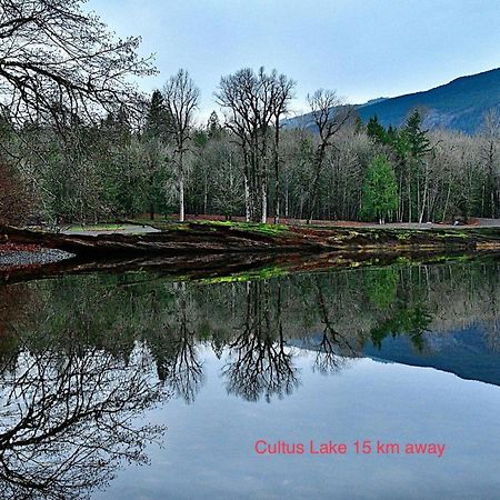 Private 2 Bedrooms Suite Near Hwy 1, Cultus Lake, Heritage Park, Fishing, Coliseum تشيليواك المظهر الخارجي الصورة
