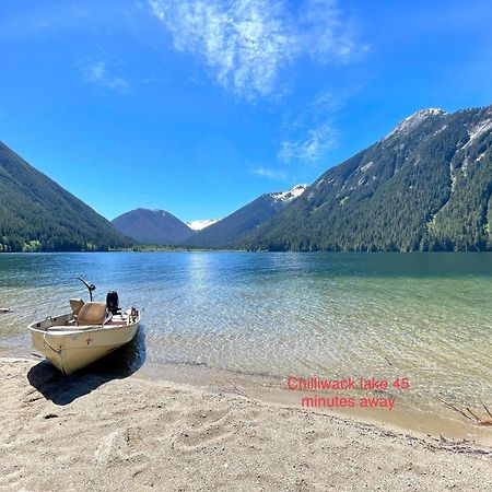 Private 2 Bedrooms Suite Near Hwy 1, Cultus Lake, Heritage Park, Fishing, Coliseum تشيليواك المظهر الخارجي الصورة